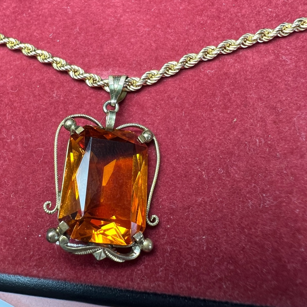 14 k gold Necklace with Citrine Pendant